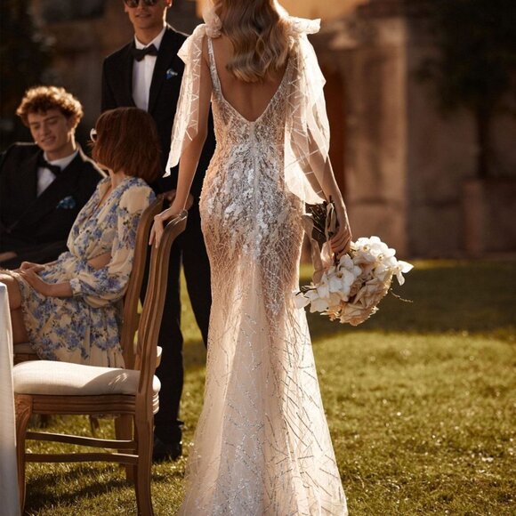 WEDDING DRESS! MILLA NOVA! AMAZING CONDITION - Picture 8 of 13